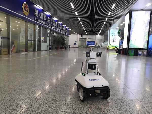 安防巡邏機器人